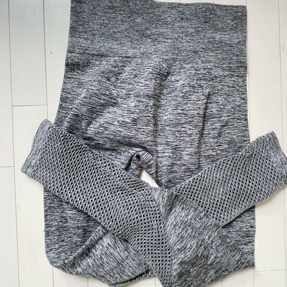 Garage legging size XS/S! Make booty look good